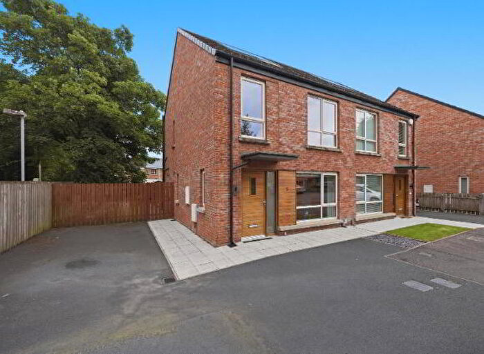 3 Bedroom Semi-Detached House For Sale In Victoria Close, Belfast, BT4