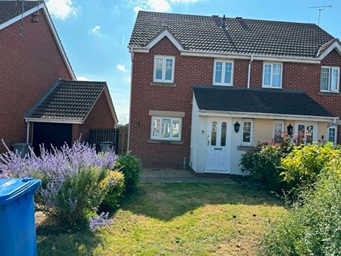 3 Bedroom Property To Rent In Oakham Close, Desborough, Kettering, NN14