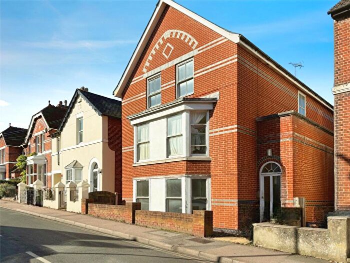3 Bedroom Flat For Sale In Nunnery Fields, Canterbury, Kent, CT1
