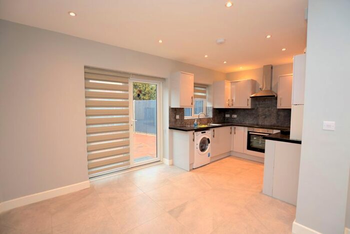 1 Bedroom Flat To Rent In Greenford Gardens, Greenford, UB6