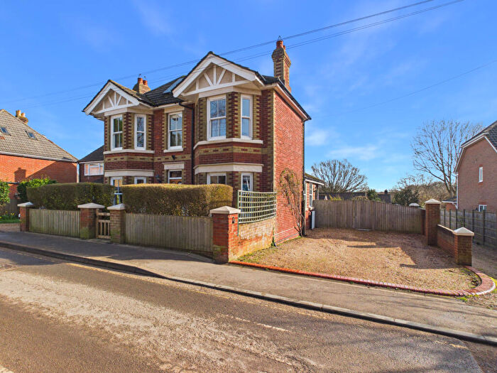 4 Bedroom Detached House For Sale In Newtown Road, Warsash, SO31