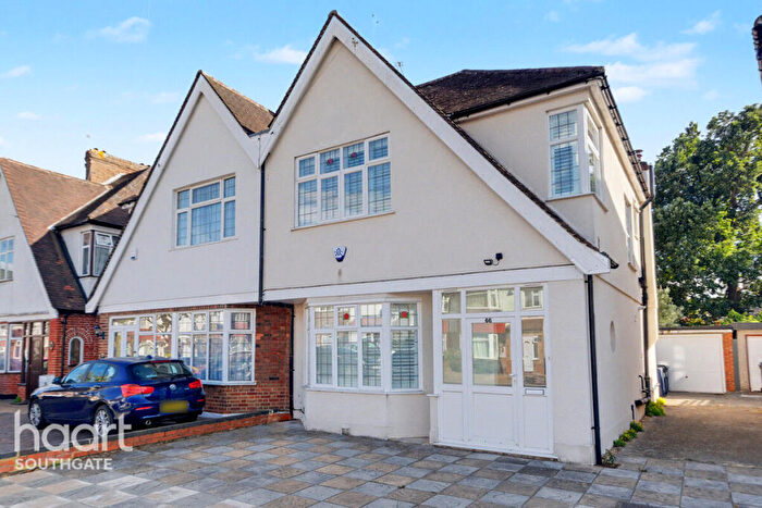 3 Bedroom Semi-Detached House For Sale In Burleigh Gardens, London, N14