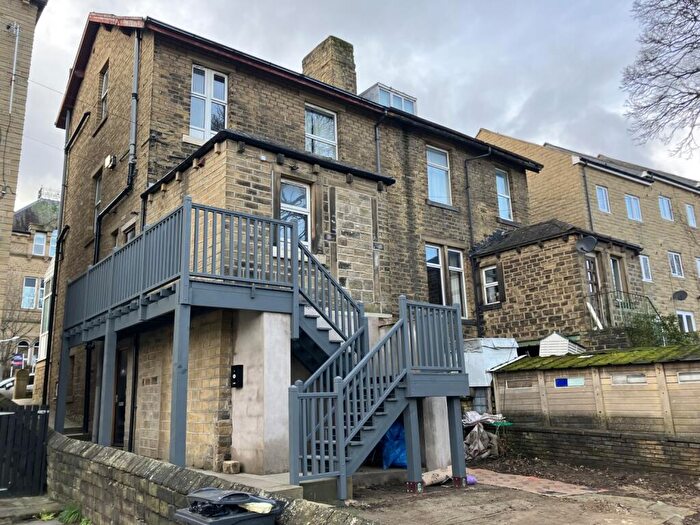 1 Bedroom Flat To Rent In Wheathouse Road, Huddersfield, West Yorkshire, HD2
