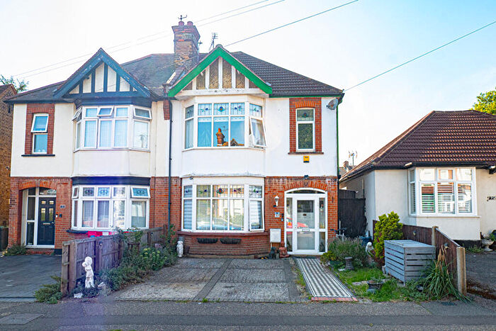 3 Bedroom Semi Detached House For Sale In Honiton Road, Southend-on-sea, SS1