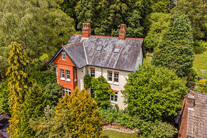 6 Bedroom Detached House For Sale In Medstead Road, Beech, GU34