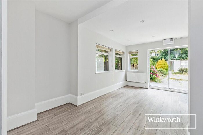 2 Bedroom Apartment To Rent In Lichfield Grove, Finchley, London, N3