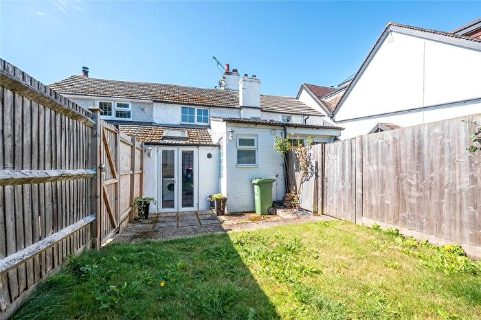 2 Bedroom Terraced House For Sale In Wellhead Road, Totternhoe, Bedfordshire, LU6