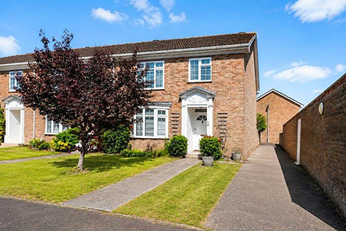 3 Bedroom End Of Terrace House For Sale In Disraeli Road, Stanpit, BH23