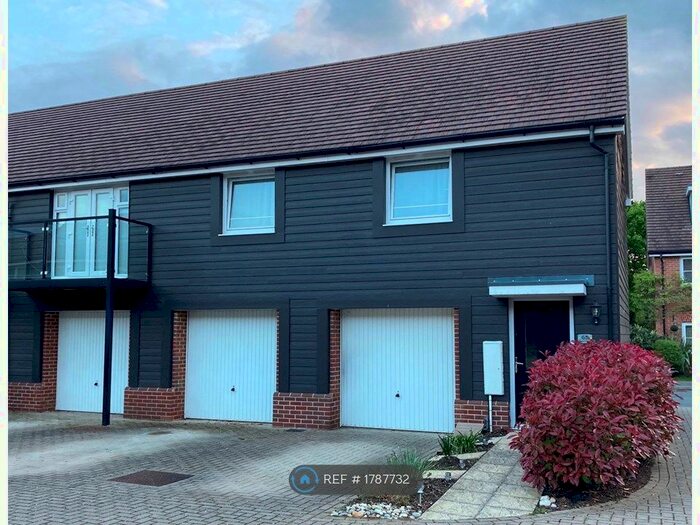 2 Bedroom Semi-Detached House To Rent In Church Crookham, Church Crookham, GU52