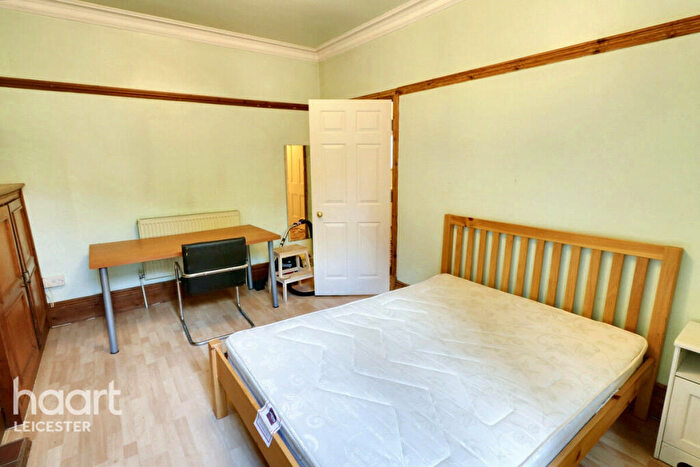 6 Bedroom End Of Terrace House For Sale In Victoria Park Road, Leicester, LE2