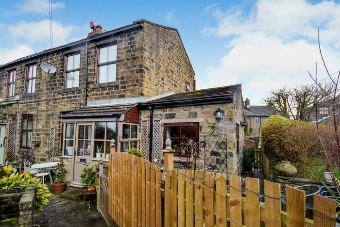 2 Bedroom House For Sale In Hainworth, Keighley, BD21