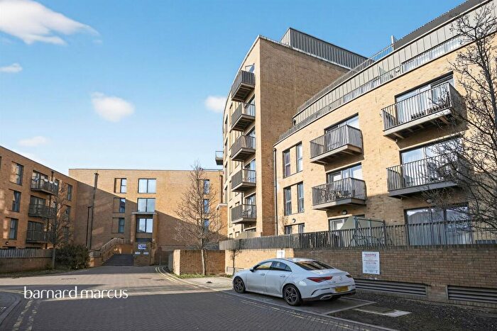 2 Bedroom Flat For Sale In Cabot Close, Croydon, CR0