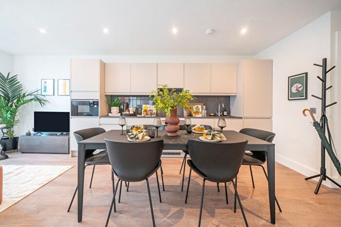 3 Bedroom Flat To Rent In Uncle Leeds, Whitehall Leeds, LS12