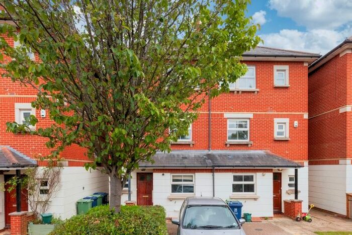 4 Bedroom Semi-Detached House To Rent In Rewley Road, Oxford, OX1