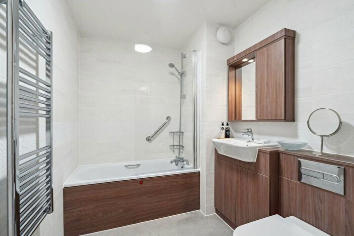 2 Bedroom Retirement Property For Sale In Wratten Road West, Hitchin, SG5