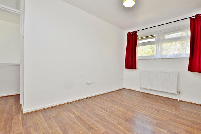 3 Bedroom Terraced House To Rent In Webb Gardens, Plaistow, London, E13