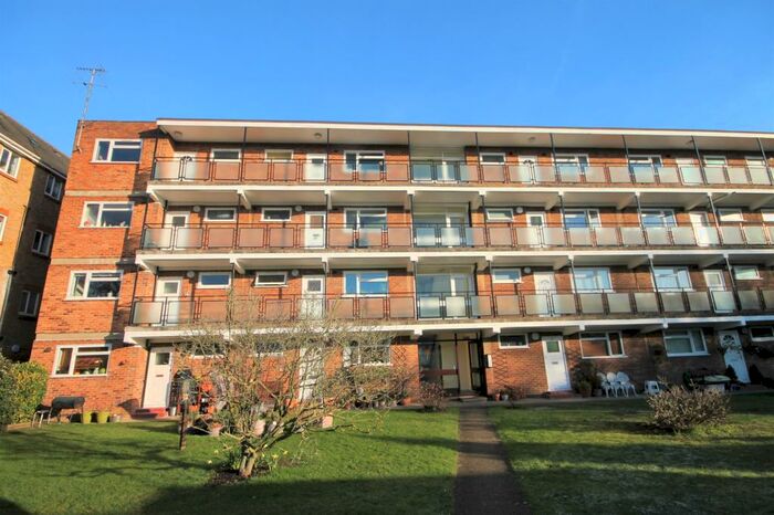 1 Bedroom Flat To Rent In Brackley Road, Beckenham, Kent, BR3