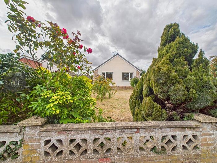 3 Bedroom Detached Bungalow For Sale In Orchard Way, Barrow, IP29