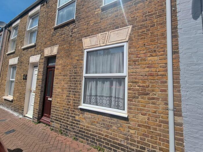2 Bedroom Property To Rent In James Street, Sheerness, ME12