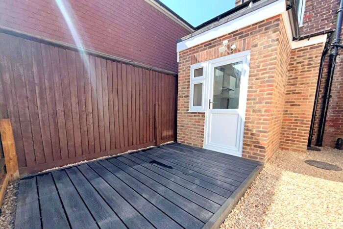 Studio To Rent In Byfleet, Surrey, KT14