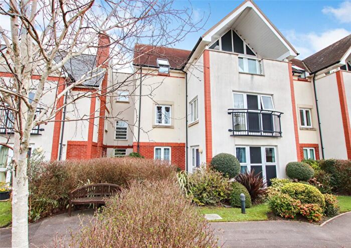 2 Bedroom Apartment For Sale In Avenue Road, Lymington, Hampshire, SO41