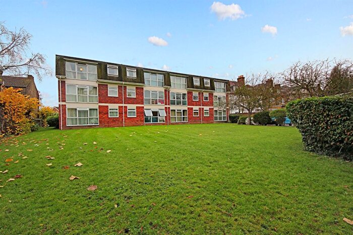1 Bedroom Flat To Rent In Courtfield Gardens, London, W13