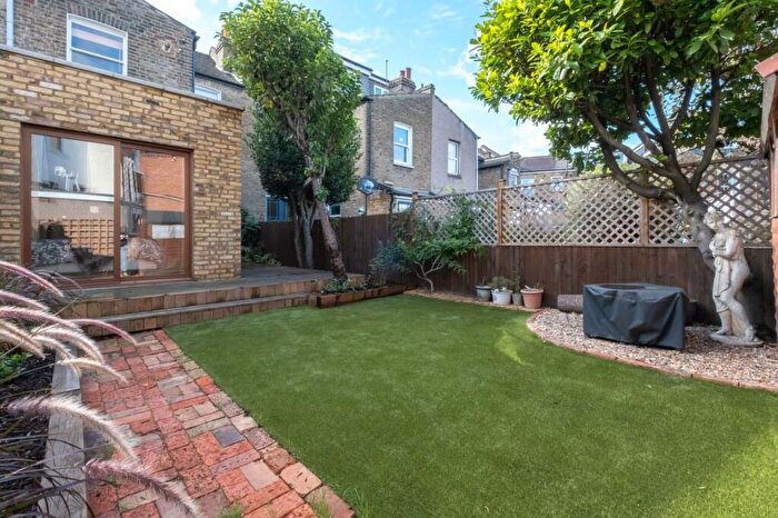 1 Bedroom Flat For Sale In Ewhurst Road, Brockey, SE4