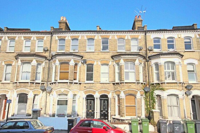 2 Bedroom Flat To Rent In Tregothnan Road, London, SW9