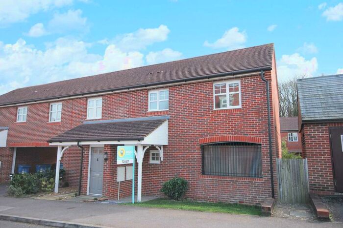 2 Bedroom Coach House To Rent In Fieldfare Drive, Jennett`s Park, RG12