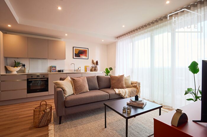 3 Bedroom Apartment To Rent In The Blossoms, CR0