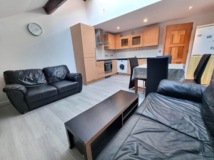 2 Bedroom Flat To Rent In Colonial Buildings, Sunbridge Road, City Centre, BD1