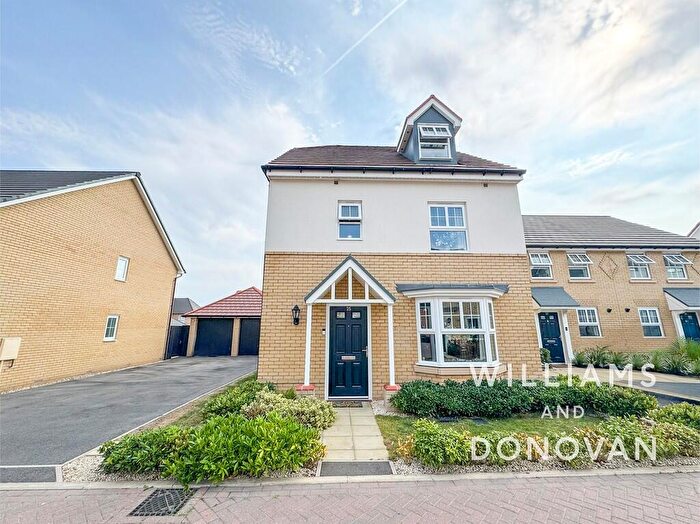 4 Bedroom Detached House For Sale In Bartons Avenue, Hullbridge, SS5