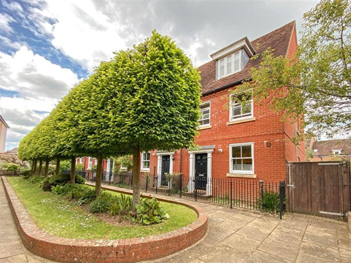 3 Bedroom Town House To Rent In Charter Court, Salisbury, SP1