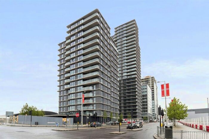 3 Bedroom Flat To Rent In Cassia Point, Glasshouse Gardens, Stratford E20