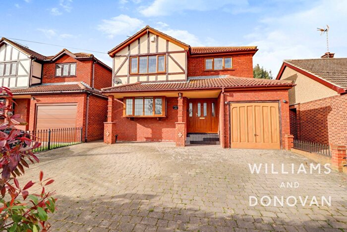5 Bedroom Detached House For Sale In Cumberland Avenue, South Benfleet, SS7