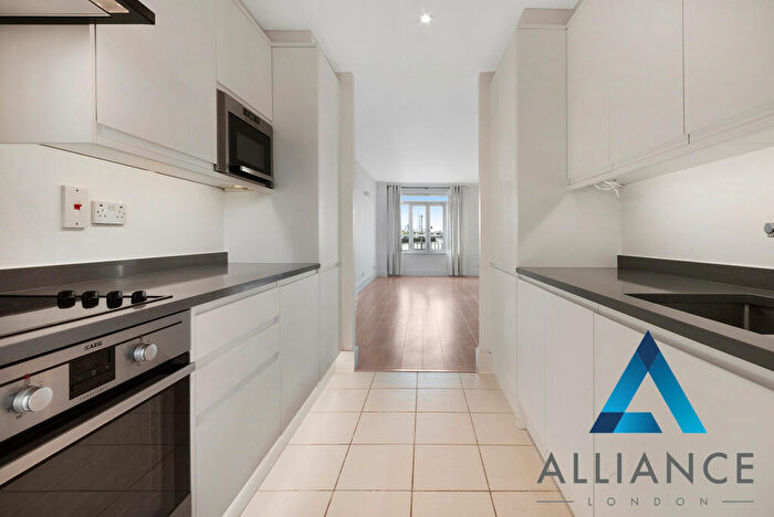 2 Bedroom Apartment To Rent In Dundee Wharf, Three Colt Street, London, E14