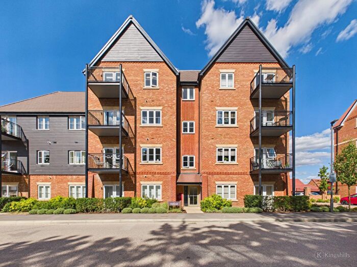 1 Bedroom Flat To Rent In Aspen Road, High Wycombe, Buckinghamshire, HP10