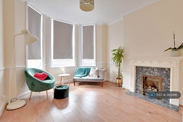 2 Bedroom Flat To Rent In Hither Green Lane, London, SE13