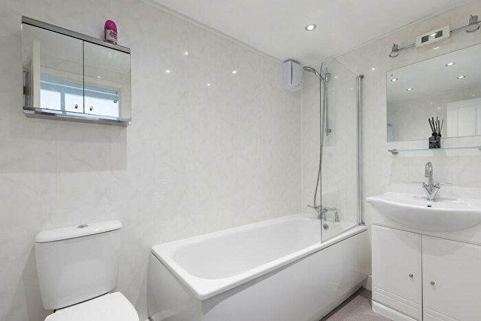 1 Bedroom Apartment To Rent In Withyholt Court, Cheltenham, GL53