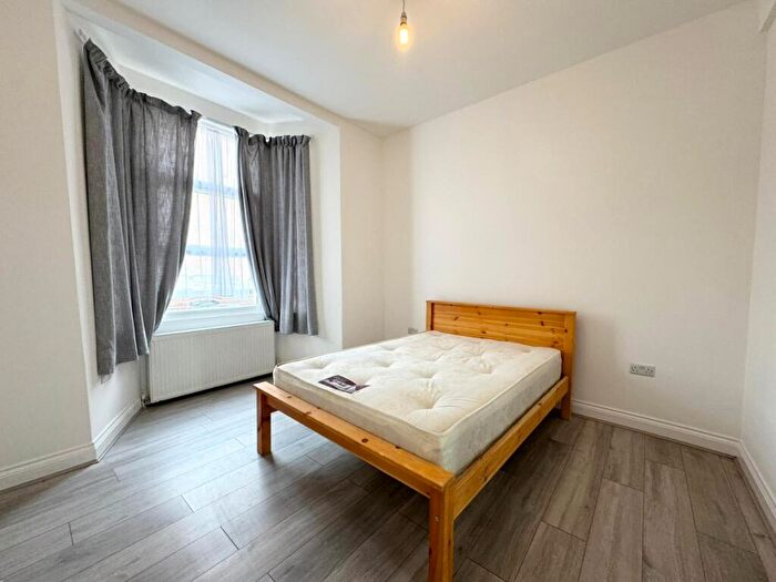 1 Bedroom Flat To Rent In Mulkern Road, Archway, N19