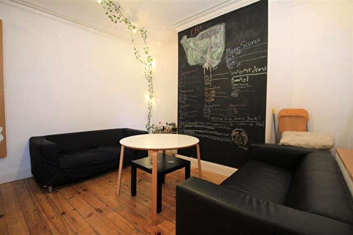 3 Bedroom Property To Rent In John Street, Hyde Park, Leeds, LS6