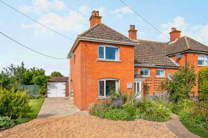 3 Bedroom Property For Sale In New Road Bromham, Chippenham, SN15