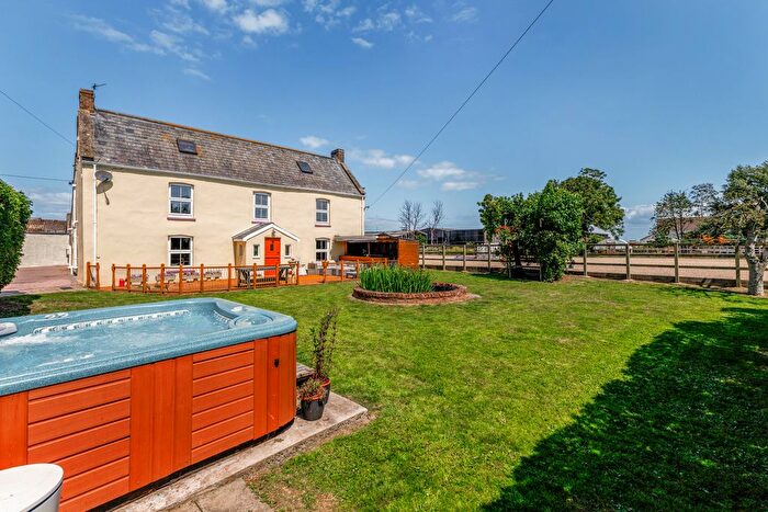 6 Bedroom Detached House For Sale In Collum Lane, Kewstoke, BS22
