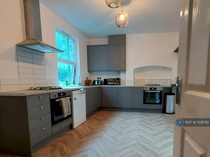 7 Bedroom End Of Terrace House To Rent In Harcourt Road, Sheffield, S10