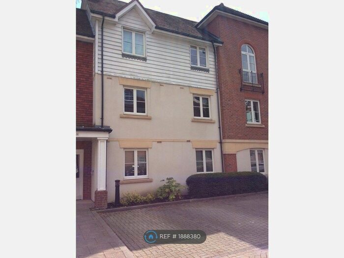 2 Bedroom Flat To Rent In St. Agnes Place, Chichester, PO19