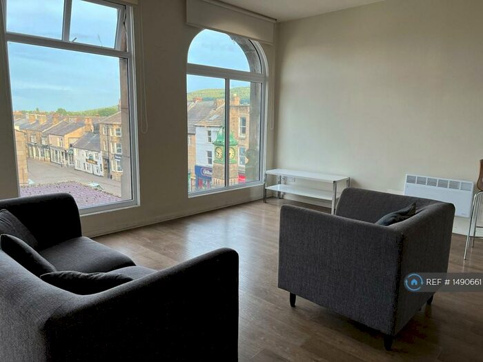 2 Bedroom Flat To Rent In Kirkgate, Otley, LS21