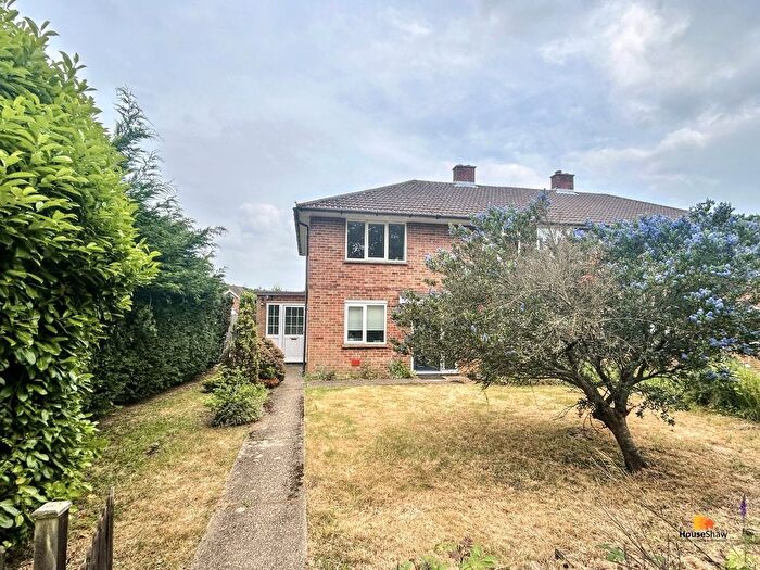 2 Bedroom Flat To Rent In Berkeley Avenue, Chesham, HP5