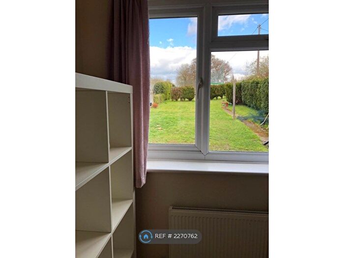3 Bedroom Semi-Detached House To Rent In Merrow Lane, Guildford, GU4