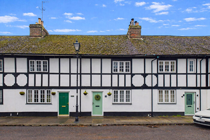 2 Bedroom Cottage For Sale In Piccotts End, Hemel Hempstead, HP1