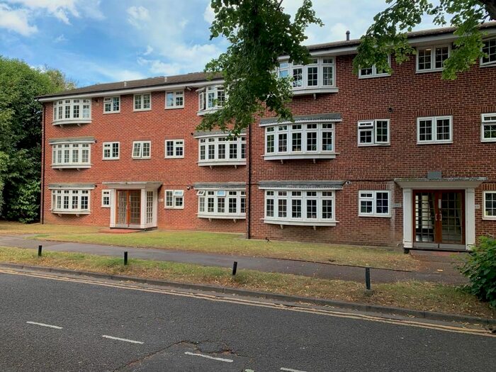 2 Bedroom Flat To Rent In Maidenhead, Berkshire, SL6